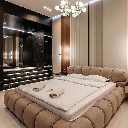 Leogrand Jacuzzi On Malaniuka 2 Appartement Lviv Buitenkant foto