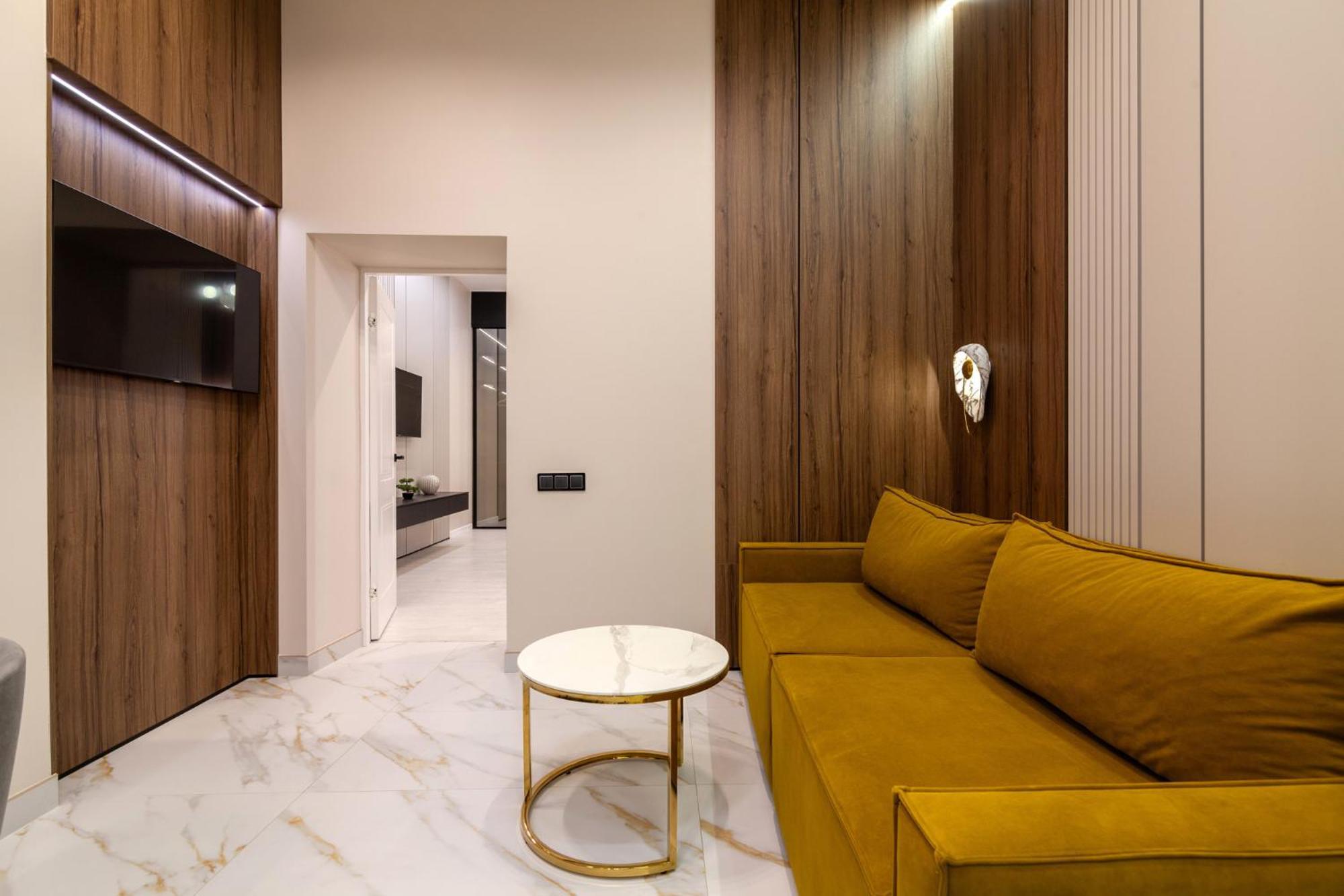 Leogrand Jacuzzi On Malaniuka 2 Appartement Lviv Buitenkant foto