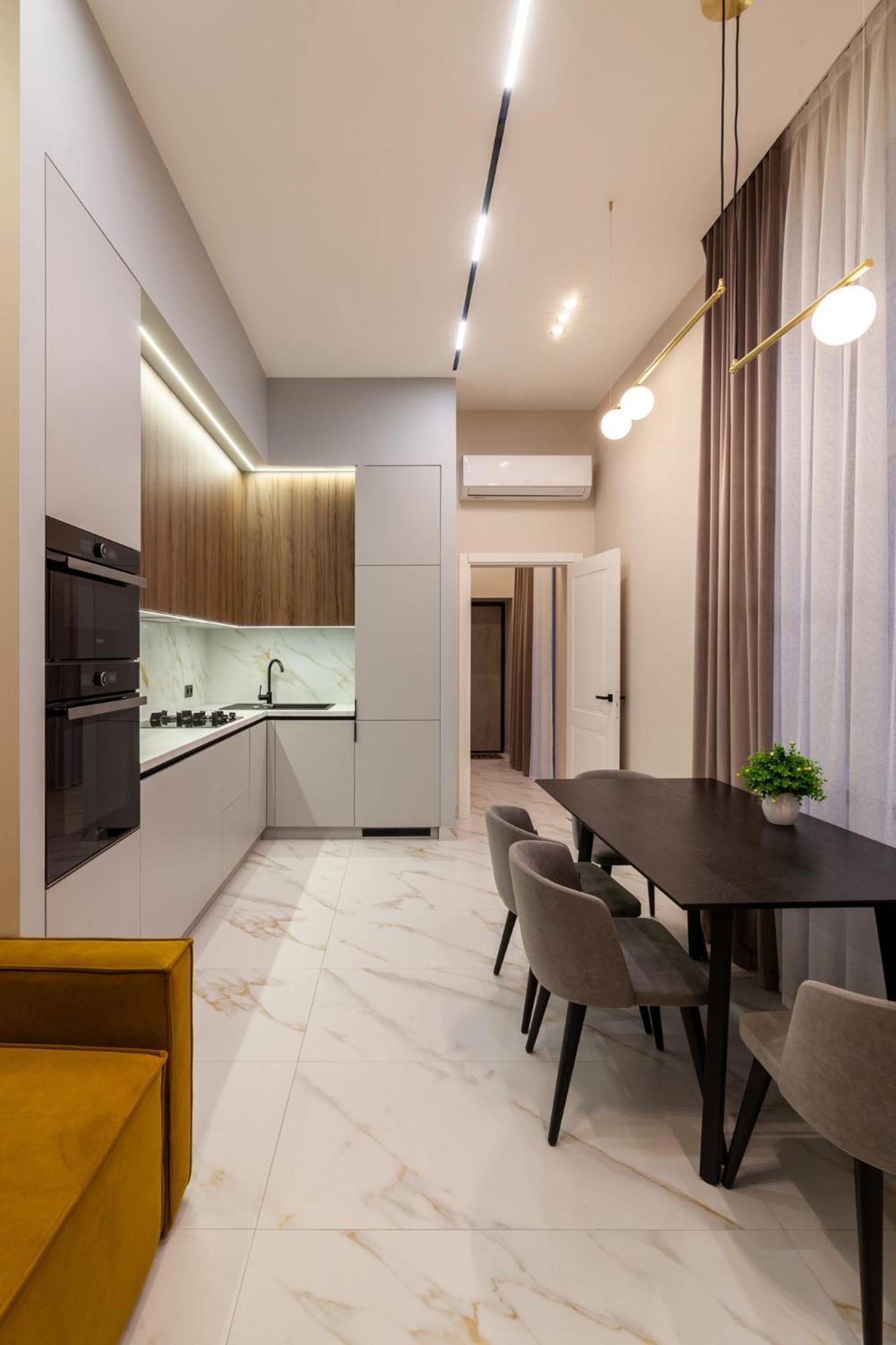 Leogrand Jacuzzi On Malaniuka 2 Appartement Lviv Buitenkant foto